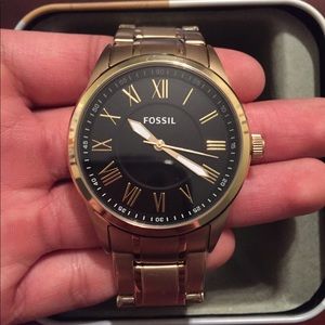 Men’s fossil gold watch.
